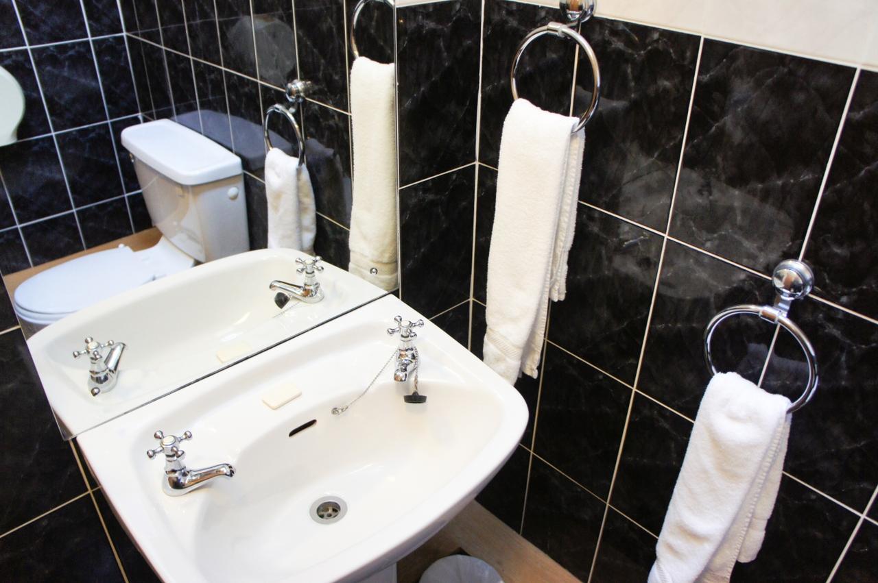 The Coach House Bed & Breakfast ราวด์วูด ภายนอก รูปภาพ